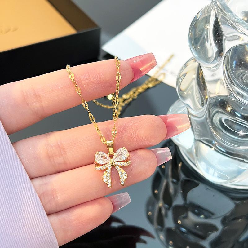 Delicate Sunflower Moissanite Necklace, Light Luxury Diamond Clavicle Chain For Ladies